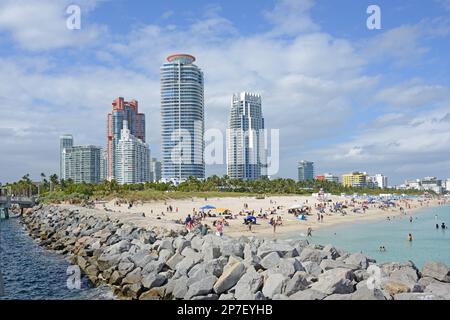 Miami Winterlandschaft. Wolkenkratzer, South Pointe Park Pier, South Beach und Atlantik. Miami, Florida Stockfoto