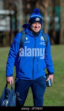 Edinburgh, Schottland, Großbritannien. 8. März 2023: Guinness Six Nations 2023. Der schottische Cheftrainer Gregor Townsend kommt für das Schottland-Rugby-Team-Training, Oriam, Riccarton, Edinburgh. Kredit: Ian Rutherford Alamy Live News Kredit: Ian Rutherford/Alamy Live News Stockfoto