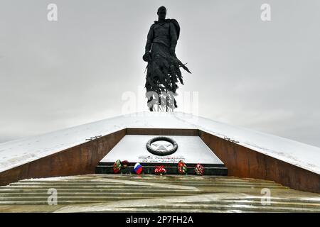 Rschew, Russland - 18. Dezember 2021: Rschew-Gedenkstätte für den sowjetischen Soldaten, gewidmet den Schlachten von Rschew. Stockfoto