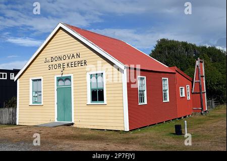 Donovan's Store, Okarito, Westland, Neuseeland, wurde in den 1860er Jahren erbaut und in den 1890er Jahren zu einem General Store umgebaut und dauerte mehr als 60 Jahre als Store. Stockfoto