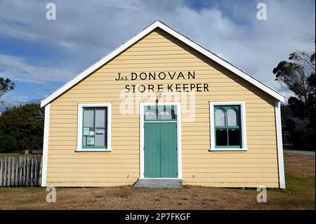 Donovan's Store, Okarito, Westland, Neuseeland, wurde in den 1860er Jahren erbaut und in den 1890er Jahren zu einem General Store umgebaut und dauerte mehr als 60 Jahre als Store. Stockfoto