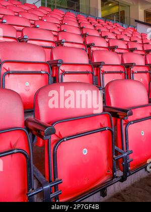 Sitzplätze und Terrassen im Manchester United FC, Old Trafford, Manchester, Großbritannien Stockfoto