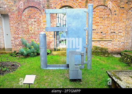 Anthony Caro ( 1924 - 2013 ) gilt weithin als einer der einflussreichsten Darsteller des 20 . Jahrhunderts . ist das Thema der Frühjahrsausstellung von Pitzhanger , die an seinem 99. . Geburtstag eröffnet wurde . Caro kündigte in den 1960er Jahren eine Revolution in der Skulptur an , die neu definierte , was Skulptur ist und was sie sein könnte . seine abstrakten Konstruktionen in lackiertem Stahl brachen konventionelle Ideen über Materialmethoden , Oberfläche , Größe und Raum um . Architektur war eine wichtige Quelle seiner Inspiration , die er als 9 , vielleicht die reinste abstrakte visuelle Form , bezeichnet . Stockfoto