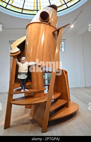 Anthony Caro ( 1924 - 2013 ) gilt weithin als einer der einflussreichsten Darsteller des 20 . Jahrhunderts . ist das Thema der Frühjahrsausstellung von Pitzhanger , die an seinem 99. . Geburtstag eröffnet wurde . Caro kündigte in den 1960er Jahren eine Revolution in der Skulptur an , die neu definierte , was Skulptur ist und was sie sein könnte . seine abstrakten Konstruktionen in lackiertem Stahl brachen konventionelle Ideen über Materialmethoden , Oberfläche , Größe und Raum um . Architektur war eine wichtige Quelle seiner Inspiration , die er als 9 , vielleicht die reinste abstrakte visuelle Form , bezeichnet . Stockfoto