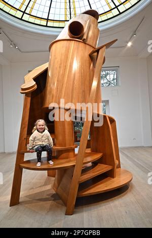 Anthony Caro ( 1924 - 2013 ) gilt weithin als einer der einflussreichsten Darsteller des 20 . Jahrhunderts . ist das Thema der Frühjahrsausstellung von Pitzhanger , die an seinem 99. . Geburtstag eröffnet wurde . Caro kündigte in den 1960er Jahren eine Revolution in der Skulptur an , die neu definierte , was Skulptur ist und was sie sein könnte . seine abstrakten Konstruktionen in lackiertem Stahl brachen konventionelle Ideen über Materialmethoden , Oberfläche , Größe und Raum um . Architektur war eine wichtige Quelle seiner Inspiration , die er als 9 , vielleicht die reinste abstrakte visuelle Form , bezeichnet . Stockfoto