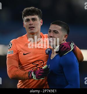 England, London, 07. März 2023 – Kepa Arrizabalaga und Enzo Fernandez von Chelsea feiern, nachdem sie die UEFA Champions League-Runde 16 gewonnen hatten Stockfoto