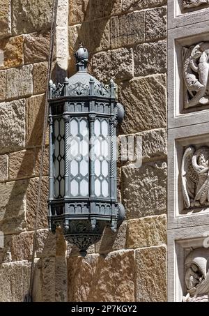 Architektonische Details aus der Fassade der Seaman's Bank for Savings in der 74 Wall Street im New Yorker Finanzviertel. Stockfoto