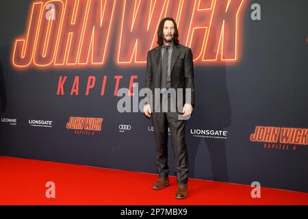 Keanu Reeves nimmt am 8. März 2023 in Berlin an der Premiere „John Wick: Chapter 4" im Zoo Palace Teil Stockfoto