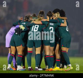 London, Großbritannien. 08. März 2023. London, England, März 8. 2023: Liverpool-Spieler treffen sich vor dem Barclays FA Women's Super League-Fußballspiel zwischen Arsenal und Liverpool im Meadow Park in London, England. (James Whitehead/SPP) Kredit: SPP Sport Press Photo. Alamy Live News Stockfoto