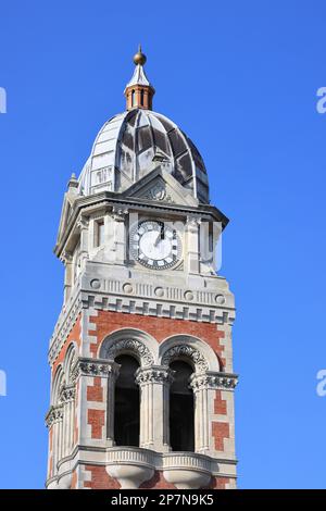 Das historische Rathaus wurde in den 1800er Jahren im traditionellen viktorianischen Stil erbaut und beherbergt das Eastbourne Register Office in East Sussex, Großbritannien Stockfoto