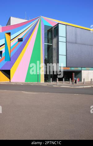 Das Towner Eastbourne. Kunstgalerie mit Weltklasse-Ausstellungen moderner und zeitgenössischer Kunst, im Winter Sonnenschein, in Eastbourne, East Sussex, Großbritannien Stockfoto