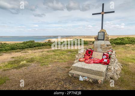 Das Denkmal für die Soldaten von 2 para, das 2. Bataillon des Fallschirmregiments, getötet im Falklandkrieg, in der Nähe von Goose Green, Falklandinseln. Stockfoto