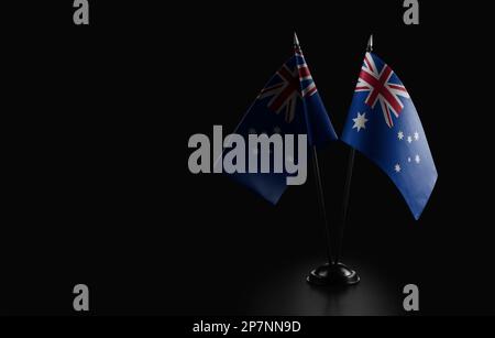 Kleine Nationalflaggen der Australien auf schwarzem Hintergrund. Stockfoto