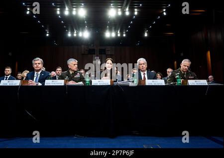 8. März 2023, Washington, District of Columbia, USA: CHRISTOPHER WRAY, Direktor des Federal Bureau of Investigation (FBI), General PAUL NAKASONE, Direktor der National Security Agency (NSA), AVRIL HAINES, Direktor des National Intelligence (DNI, Speaking), William Burns, Direktor der Central Intelligence Agency (CIA), Und Generalleutnant SCOTT BERRIER, Director, Defense Intelligence Agency (DIA) bei einer Anhörung des Senat Intelligence Committee im U.S. Capitol. (Kreditbild: © Michael Brochstein/ZUMA Press Wire) NUR REDAKTIONELLE VERWENDUNG! Nicht für den kommerziellen GEBRAUCH! Stockfoto