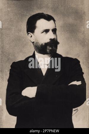 1895 Ca , Frankreich : der gefeierte französische Wissenschaftler Doktor Samuel Jean POZZI ( 1846 - 1918 ) war französischer Chirurg und Gynäkologe . Er war auch an Anthropologie und Neurologie interessiert und in pariser BELLE EPOQUE , einem Freund des Schriftstellers Marcel Proust und des Malers John Singer Sargent , wurde oft als Frauenheld gepriesen . 1864 begann Pozzi sein Medizinstudium in Paris. Er traf auch die gefeierte Schauspielerin Sarah Bernhardt durch den Schauspieler Jean Mounet-Sully und sie wurden kurz ein Liebespaar. 1913 organisierten Pozzi und Georges Clemenceau das erste Transplantationssymposium in Paris. 1915 Sarah Bernhardt Stockfoto