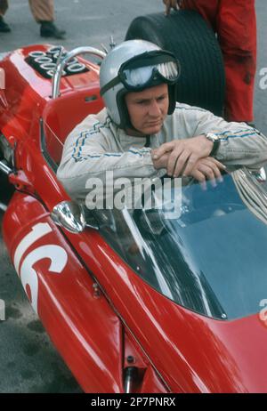 Formel 1: Neuseeländischer Fahrer Bruce McLaren am Steuer der M4B vor dem Grand Prix von Monaco 1967. Stockfoto