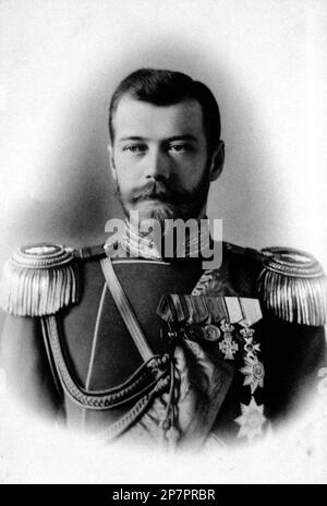 1898 , RUSSLAND : der russische Zar Nicholas II von Russland ( 1868-1918) ( Nikolay II) war der letzte Kaiser Russlands, König von Polen und Großherzog von Finnland . Er herrschte von 1894 bis zu seiner Zwangsabdankung im Jahr 1917 . Seine Herrschaft endete mit der russischen Revolution von 1917, nach der er und seine Familie von Bolschewiken hingerichtet wurden. Nach seiner Heiligsprechung wurde er von der russisch-orthodoxen Kirche als der Heilige Nikolaus, der Leidenschafter, angesehen. - foto storiche - foto storica - Bart - barba - Portrait - ritratto - nobiltà - nobili - nobile - BELLE EPOQUE - RUSSLAND - ZAR - Zar Stockfoto