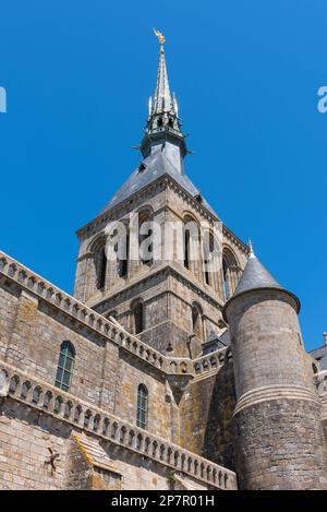 Gipfeltreffen und Turm des Mont Saint Michel (Frankreich) Stockfoto