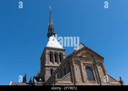 Gipfeltreffen und Turm des Mont Saint Michel (Frankreich) Stockfoto