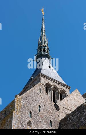 Gipfeltreffen und Turm des Mont Saint Michel (Frankreich) Stockfoto