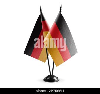 Kleine Nationalflaggen der Bundesrepublik Deutschland auf weißem Hintergrund Stockfoto