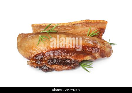 Leckere gebratene Grieben mit Rosmarin auf weißem Hintergrund. Schweineschmalz Stockfoto