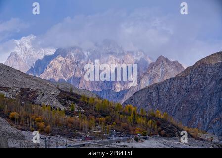 Allah Allmächtiger hat Pakistan mit ästhetischer und natürlicher Schönheit gesegnet. Es gibt viele Orte, die tödlich bedeckt sind mit wunderschönen Szenen. Was für ein gla Stockfoto