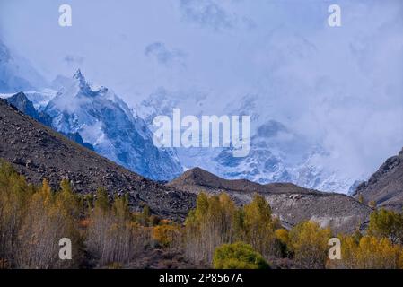 Allah Allmächtiger hat Pakistan mit ästhetischer und natürlicher Schönheit gesegnet. Es gibt viele Orte, die tödlich bedeckt sind mit wunderschönen Szenen. Was für ein gla Stockfoto