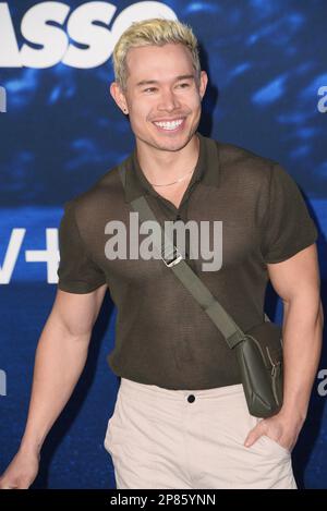 Colton Tran nimmt an der Premiere der Staffel 3 „Ted Lasso“ Teil. Stockfoto