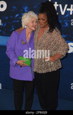 Annette Badland, Yvette Nicole Brown besucht die "Ted Lasso" - Premiere der Staffel 3. Stockfoto