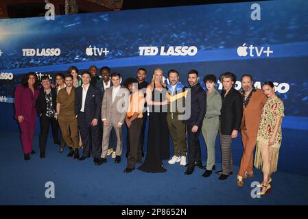 Die Besetzung von Ted Lasso nimmt an der Premiere der Staffel 3 Teil. Stockfoto