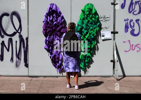 Nicht exklusiv: 08. März 2023, Mexiko-Stadt, Mexiko: Kontingente von Frauen marschieren zum Gedenken an den Internationalen Frauentag und fordern ihre Stockfoto