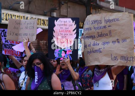 Nicht exklusiv: 08. März 2023, Mexiko-Stadt, Mexiko: Kontingente von Frauen marschieren zum Gedenken an den Internationalen Frauentag und fordern ihre Stockfoto