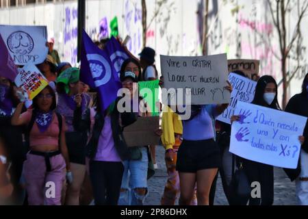 Nicht exklusiv: 08. März 2023, Mexiko-Stadt, Mexiko: Kontingente von Frauen marschieren zum Gedenken an den Internationalen Frauentag und fordern ihre Stockfoto