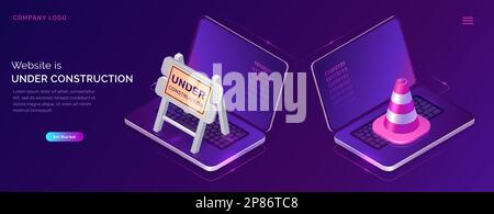 Website wird gerade gebaut, Wartungsarbeiten oder Fehlerseite isometrische Konzeptionsvektordarstellung. Zwei offene Laptops, Verkehrskegel und Warnschild, violettes ultraviolettes Webseitenbanner Stock Vektor