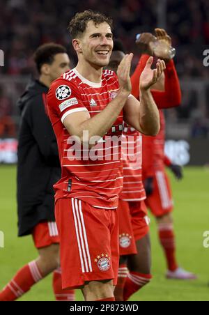 Leon Goretzka von Bayern München feiert am 8. März 2023 in der Allianz Arena in München den Sieg nach dem 16. Runde der UEFA Champions League, 2.-Bein-Fußballspiel zwischen Bayern München und Paris Saint-Germain (PSG) - Foto: Jean Catuffe/DPPI/LiveMedia Stockfoto
