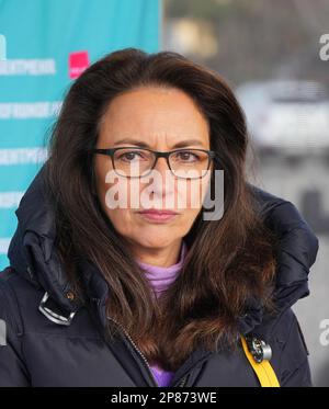 Hennigsdorf, Deutschland. 08. März 2023. Yasmin Fahimi, Vorsitzende des Deutschen Gewerkschaftsbundes, fotografierte während einer Kundgebung am Rathausplatz. Kredit: Soeren Stache/dpa/Alamy Live News Stockfoto