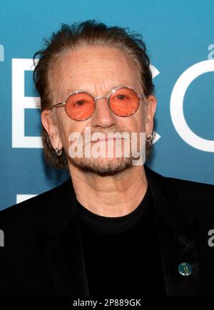 Los Angeles, Usa. 08. März 2023. Bono, auf der Disney-Premiere von Bono & The Edge: A Sort of Homecoming, mit Dave Letterman im Orpheum Theater in Los Angeles, CA, USA am 8. März 2022. Foto: Fati Sadou/ABACAPRESS.COM Kredit: Abaca Press/Alamy Live News Stockfoto