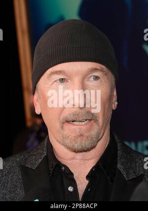 Los Angeles, Usa. 08. März 2023. The Edge, auf der Disney-Premiere von Bono & The Edge: A Sort of Homecoming, mit Dave Letterman im Orpheum Theater in Los Angeles, CA, USA am 8. März 2022. Foto: Fati Sadou/ABACAPRESS.COM Kredit: Abaca Press/Alamy Live News Stockfoto
