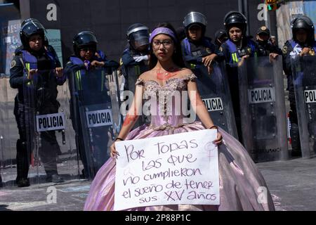 Nicht Exklusiv: 08. März 2023. Mexiko-Stadt, Mexiko: Im März 8 gingen Tausende mexikanischer Frauen auf die Straßen von Mexiko-Stadt. Als Teil des Kampfes Stockfoto
