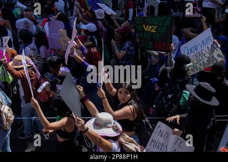 Nicht Exklusiv: 08. März 2023. Mexiko-Stadt, Mexiko: Im März 8 gingen Tausende mexikanischer Frauen auf die Straßen von Mexiko-Stadt. Als Teil des Kampfes Stockfoto