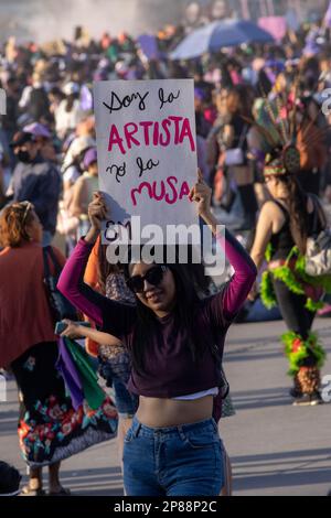 Nicht Exklusiv: 08. März 2023. Mexiko-Stadt, Mexiko: Im März 8 gingen Tausende mexikanischer Frauen auf die Straßen von Mexiko-Stadt. Als Teil des Kampfes Stockfoto