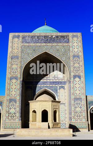 Mir-i-Arab Madrasa in der Kalan-Moschee in der Altstadt von Bukhara, Usbekistan. Stockfoto