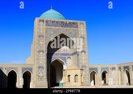 Mir-i-Arab Madrasa in der Kalan-Moschee in der Altstadt von Bukhara, Usbekistan. Stockfoto