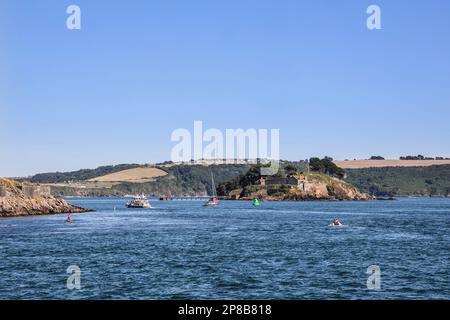Drakes Island südlich von Plymouth im Plymouth Sound. Kaufte 2019 Dollar von dem Geschäftsmann Morgan Phillips. Von Westen gesehen, Staddon Heights bildet sich Stockfoto