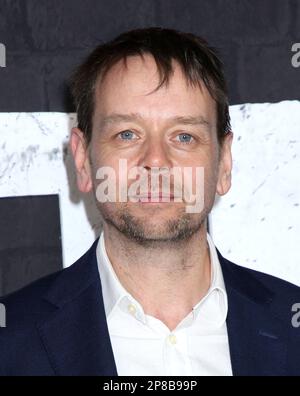 New York City, USA. 08. März 2023. Henry Hereford nimmt an der New Yorker Premiere „Luther: The Falling Sun“ Teil, die am 8. März 2023 im Paris Theater in New York City, NY, stattfindet © Steven Bergman/AFF-USA.COM Kredit: AFF/Alamy Live News Stockfoto