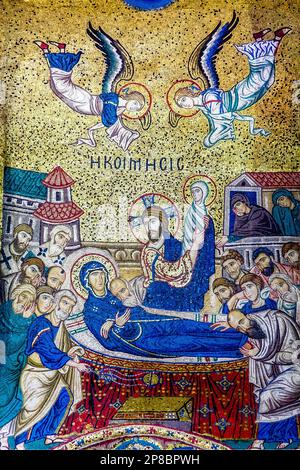 Byzantinische Mosaiken aus dem 12. Jahrhundert mit der Darstellung des Todes der Jungfrau (HE Koimesis) - Kirche Santa Maria dell'Ammiraglio - Palermo, Sizilien, Italien Stockfoto