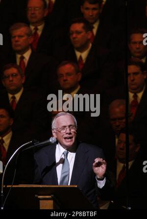 Former astronaut Neil Armstrong narrates the Finale, of Aaron Copland's 'Lincoln Portrait', honoring the 200th anniversary of Abraham Lincoln's birth, during a concert with the Mormon Tabernacle Choir and the Cincinnati Pops Orchestra at Riverbend Music Center, Thursday, June 18, 2009 in Cincinnati. (AP Photo/David Kohl)