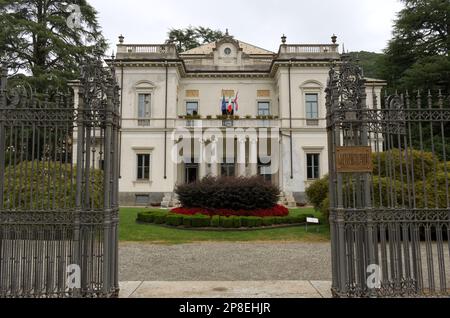 Varallo, Italien - 19. august 2022: Eingang zum Rathaus Stockfoto