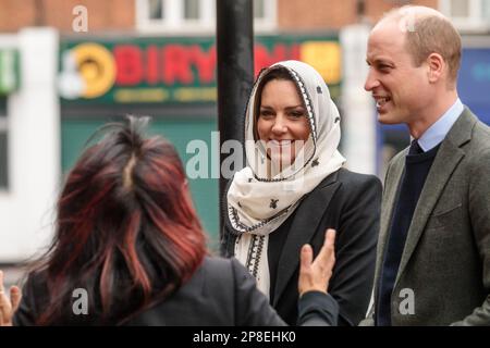 Muslim Centre, Hayes, Großbritannien. 9. März 2023 TRH der Prinz und die Prinzessin von Wales besuchen das Hayes Muslim Centre, um den an den Hilfsbemühungen Beteiligten und denjenigen zu danken, die Mittel für die Unterstützung der von den verheerenden Erdbeben in der Türkei und Syrien betroffenen Gemeinden aufgebracht haben. Foto: Amanda Rose/Alamy Live News Stockfoto